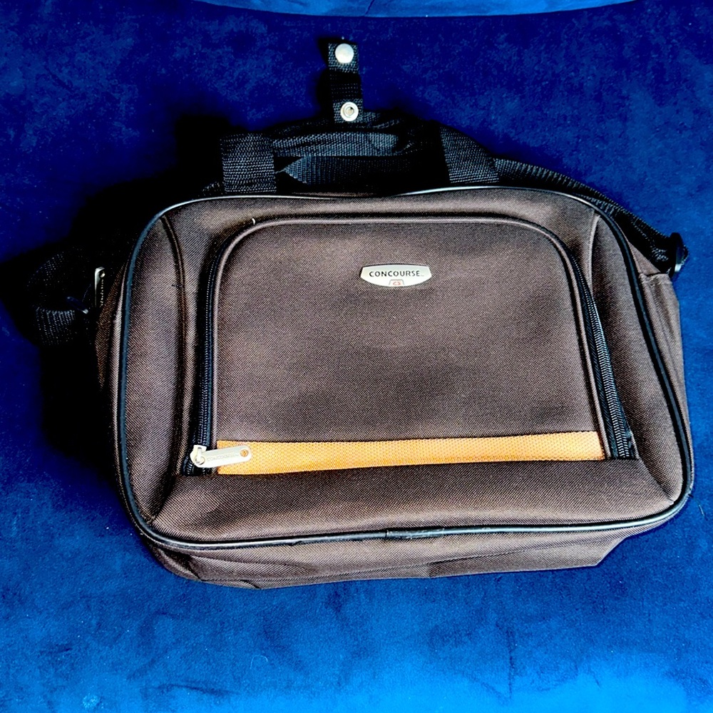 Concourse Laptop or Messenger Bag,like new.